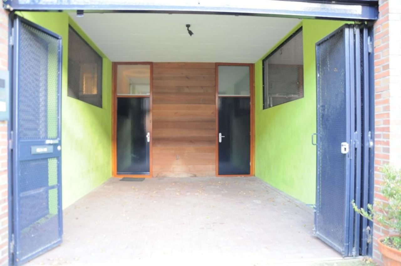 Bright house with garden and private carport - Image 23