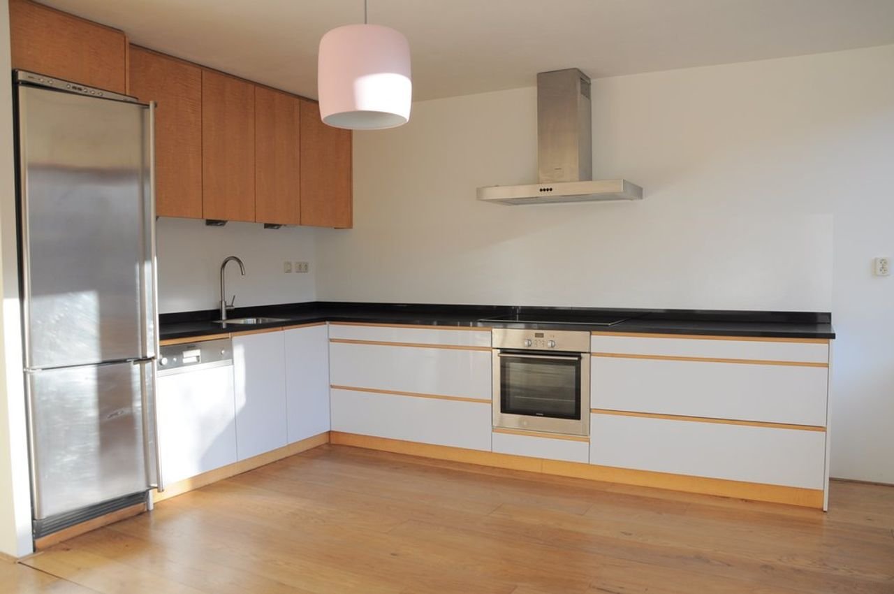 Bright house with garden and private carport - Image 4