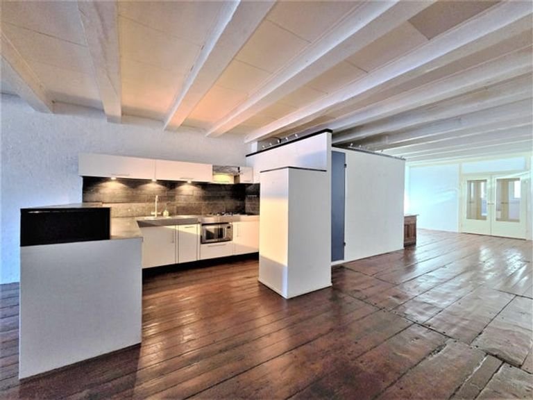 Spacious 120 m² loft with canal view - Image 14