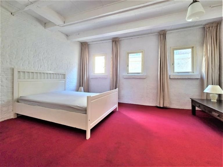 Spacious 120 m² loft with canal view - Image 26