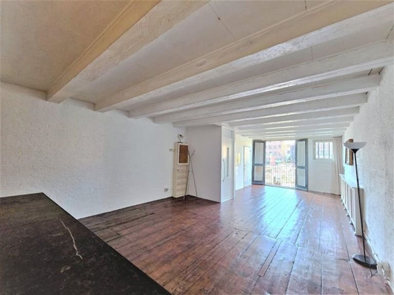 Spacious 120 m² loft with canal view - Image 3