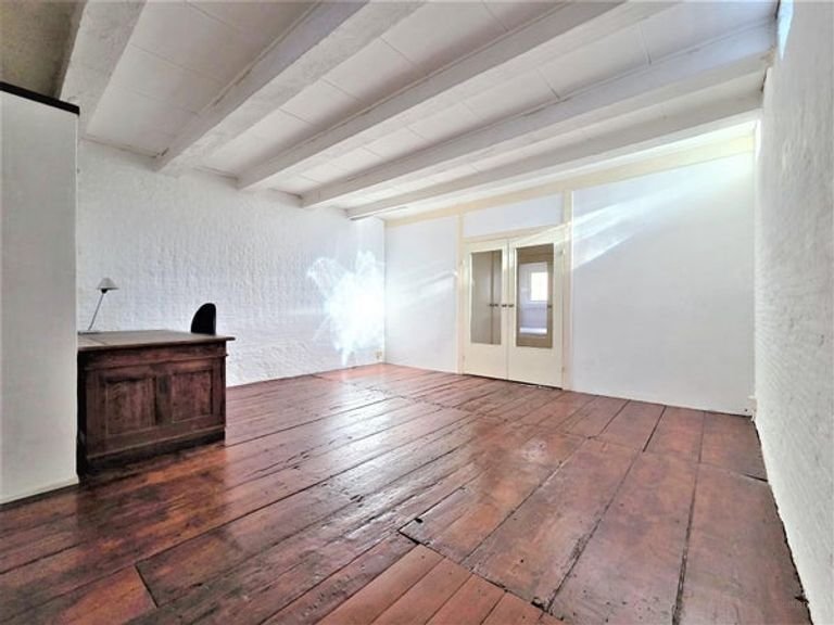 Spacious 120 m² loft with canal view - Image 22
