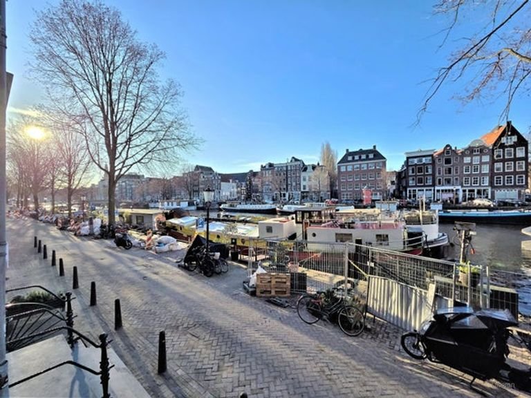 Spacious 120 m² loft with canal view - Image 7