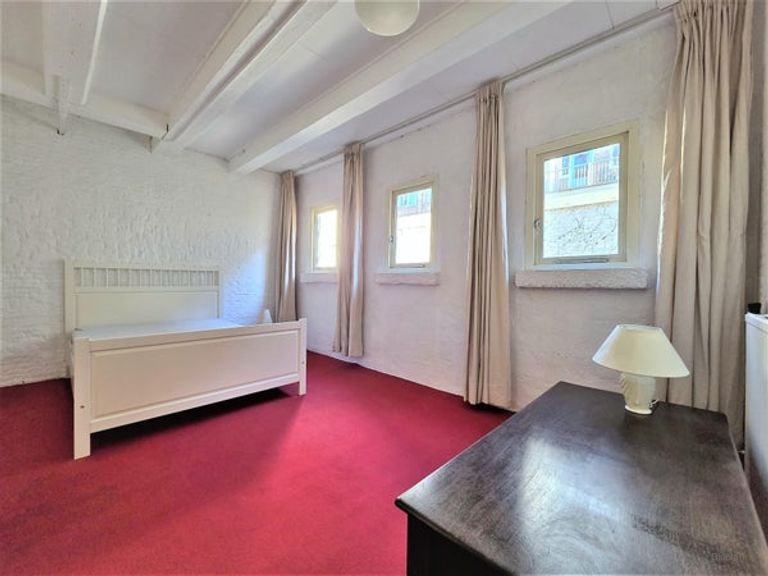 Spacious 120 m² loft with canal view - Image 27