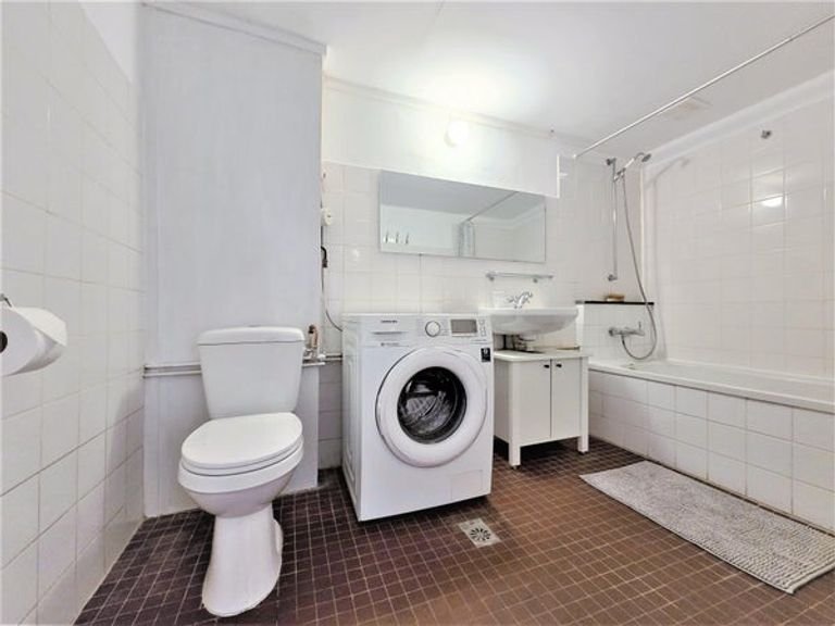 Spacious 120 m² loft with canal view - Image 16