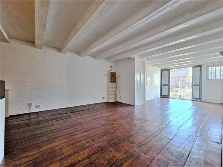 Spacious 120 m² loft with canal view - Image 4