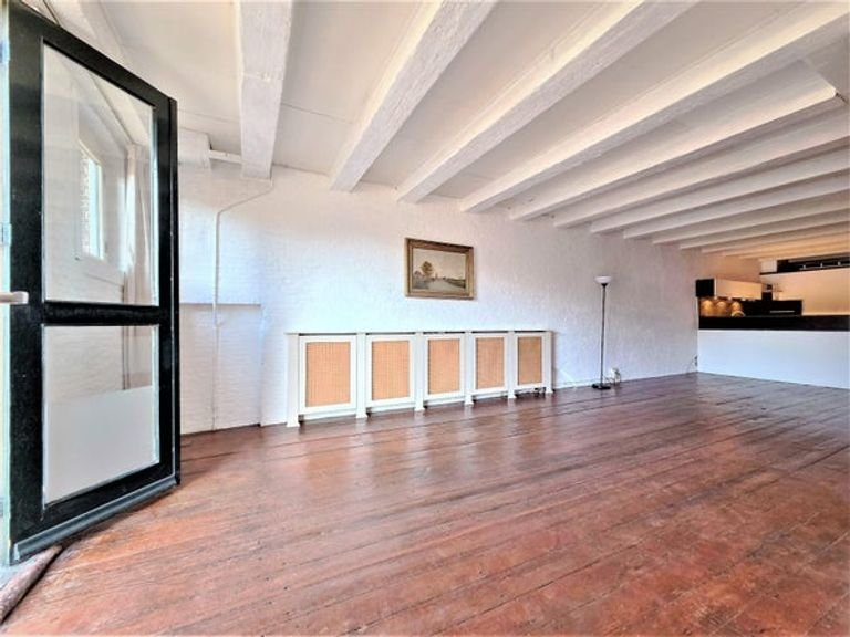 Spacious 120 m² loft with canal view - Image 8