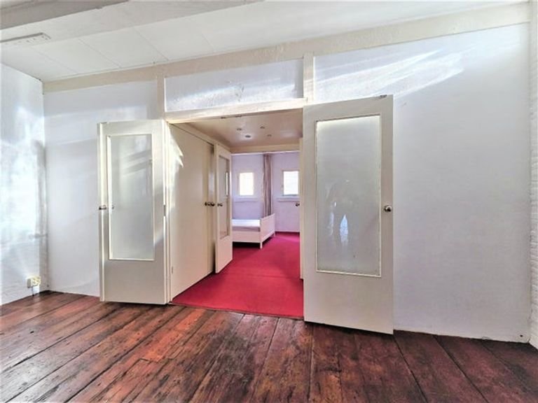 Spacious 120 m² loft with canal view - Image 25