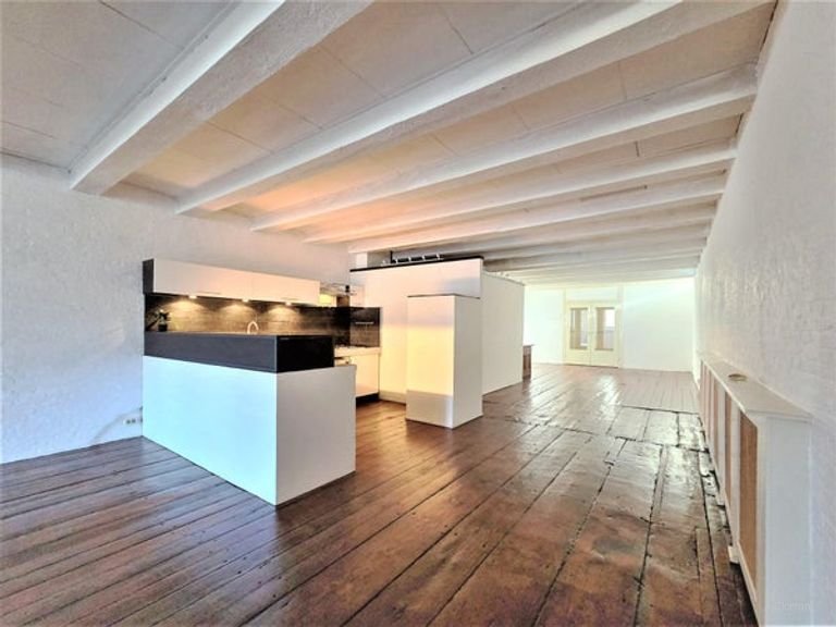 Spacious 120 m² loft with canal view - Image 12