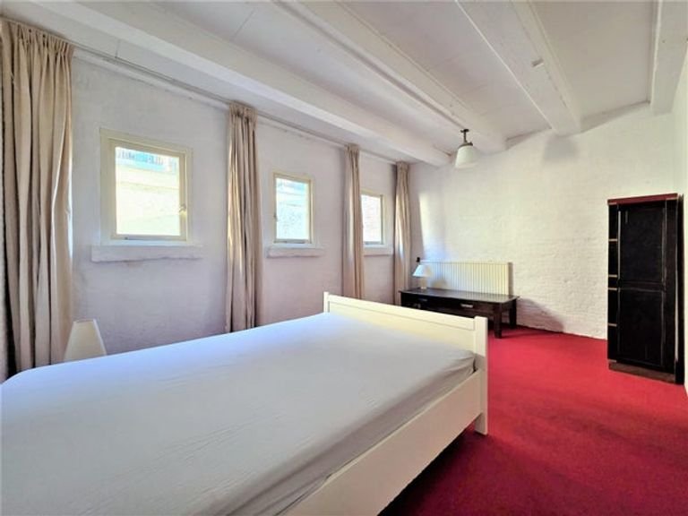 Spacious 120 m² loft with canal view - Image 29