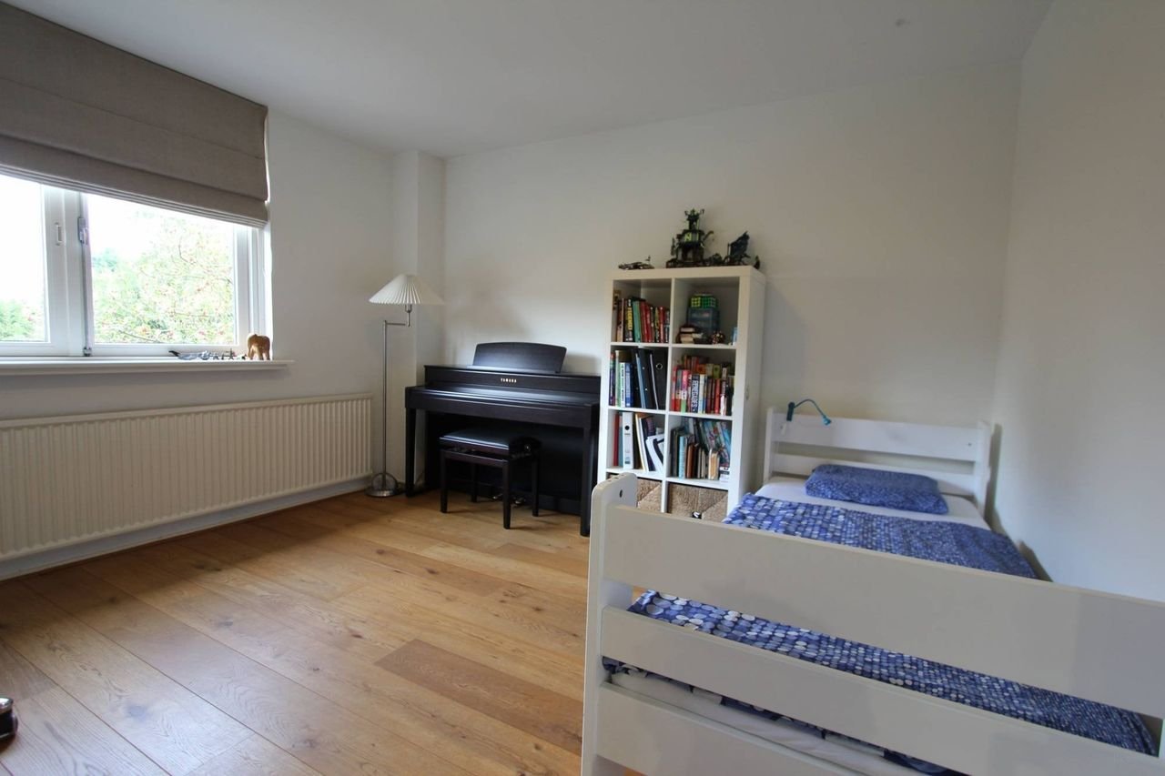 Royaal hoekhuis met zonnige tuin - Afbeelding 14