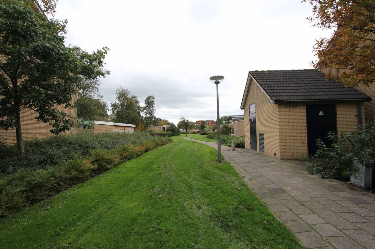 Royaal hoekhuis met zonnige tuin - Afbeelding 12