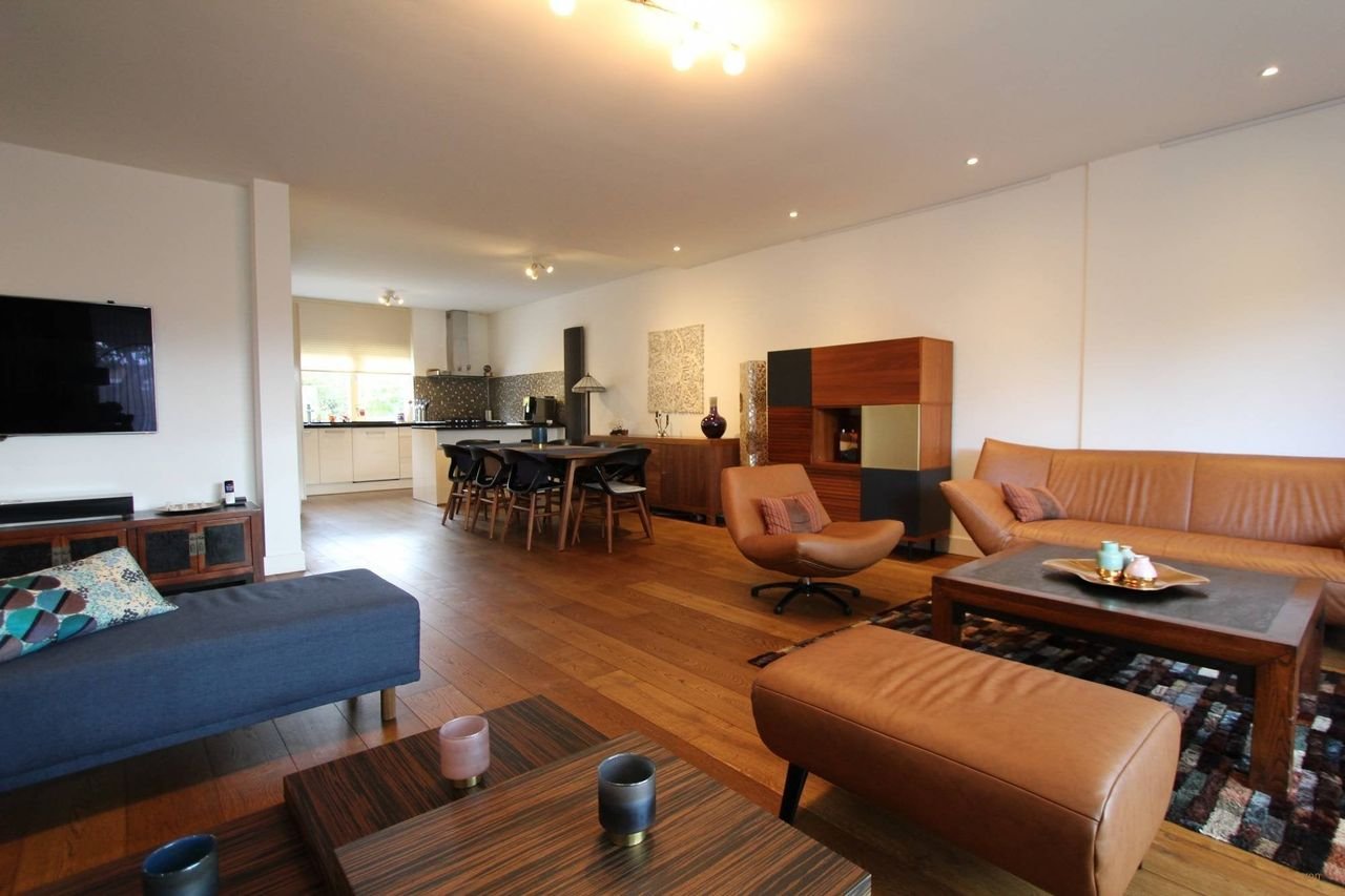 Royaal hoekhuis met zonnige tuin - Afbeelding 2