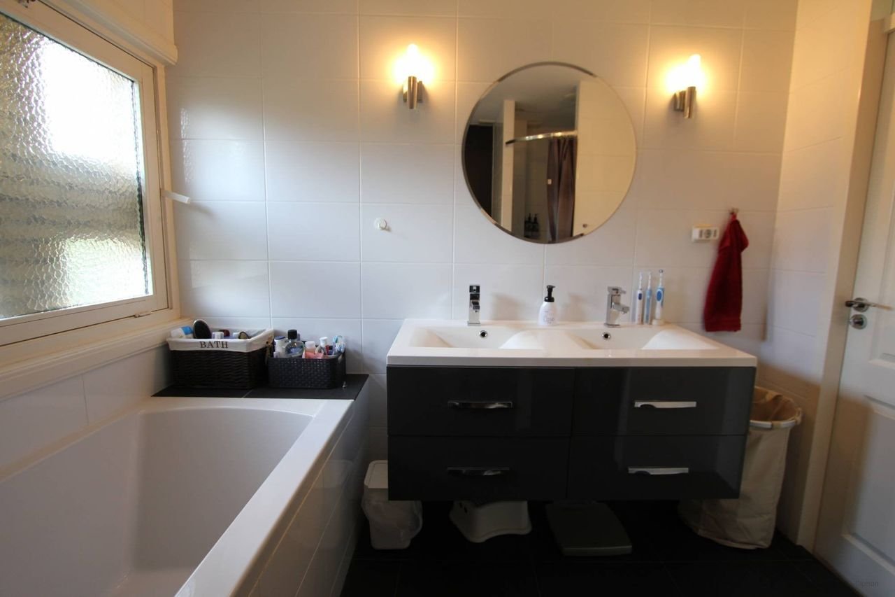 Royaal hoekhuis met zonnige tuin - Afbeelding 19