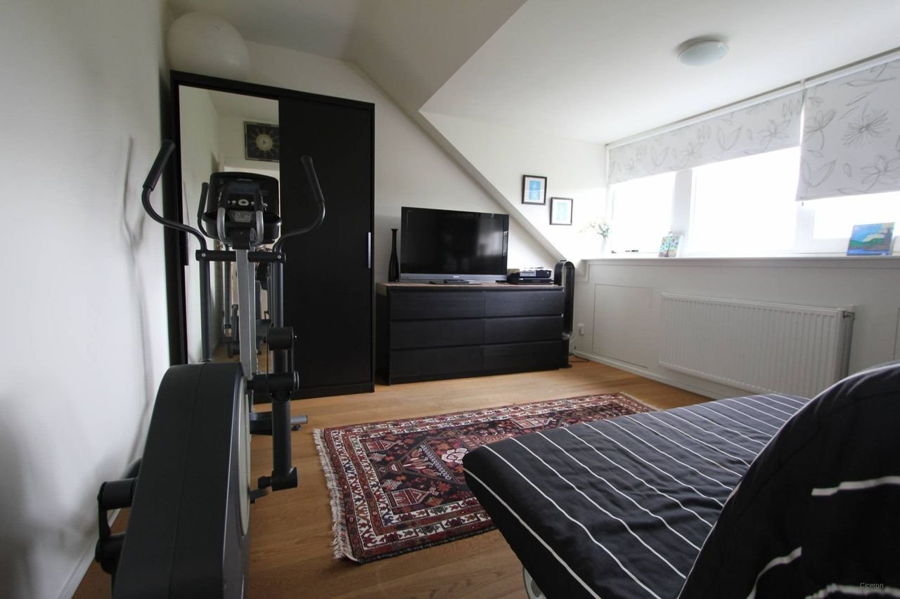 Royaal hoekhuis met zonnige tuin - Afbeelding 15