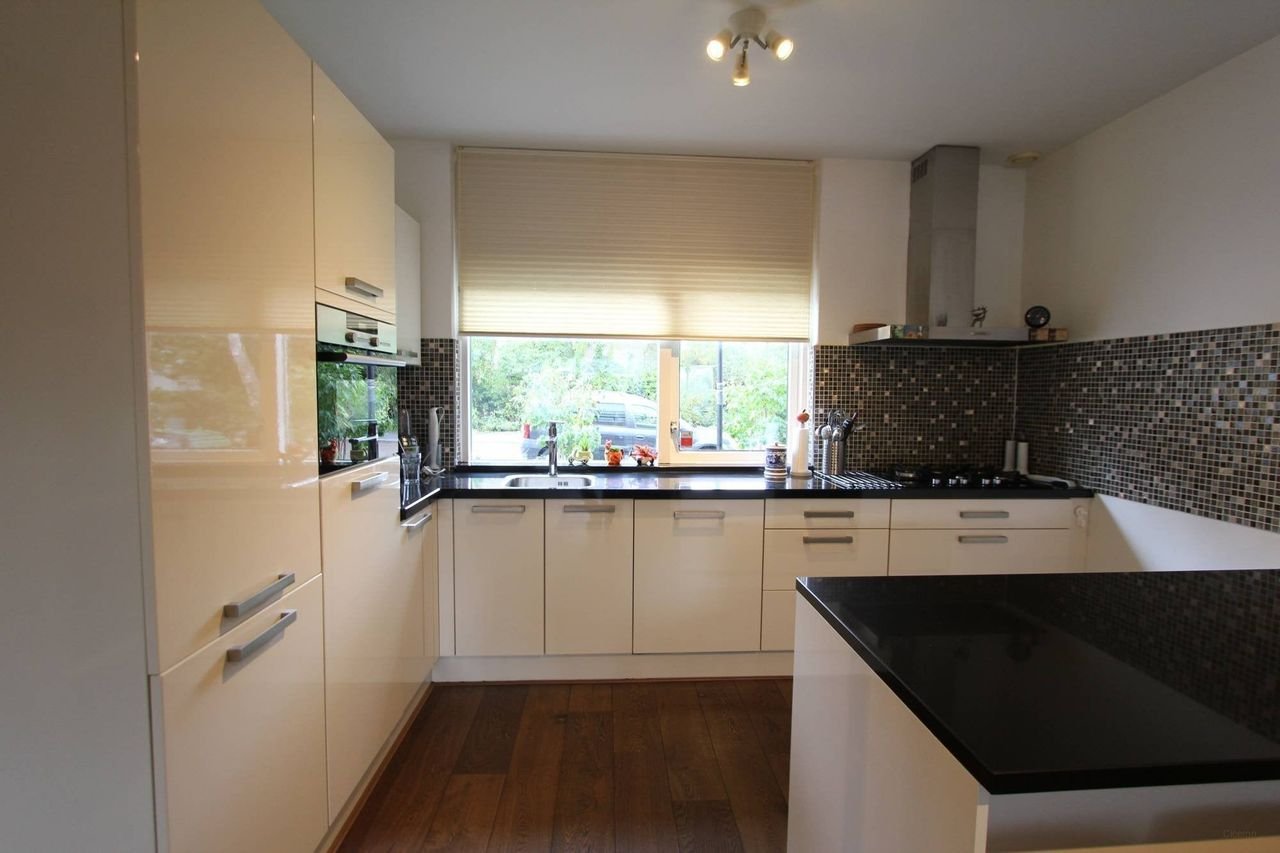 Royaal hoekhuis met zonnige tuin - Afbeelding 8