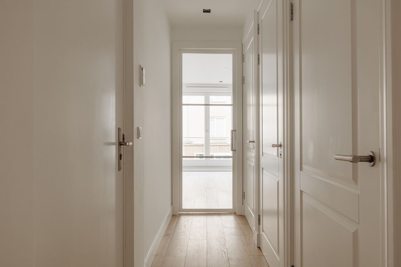 Modern apartment in De Pijp with elevator - Image 8