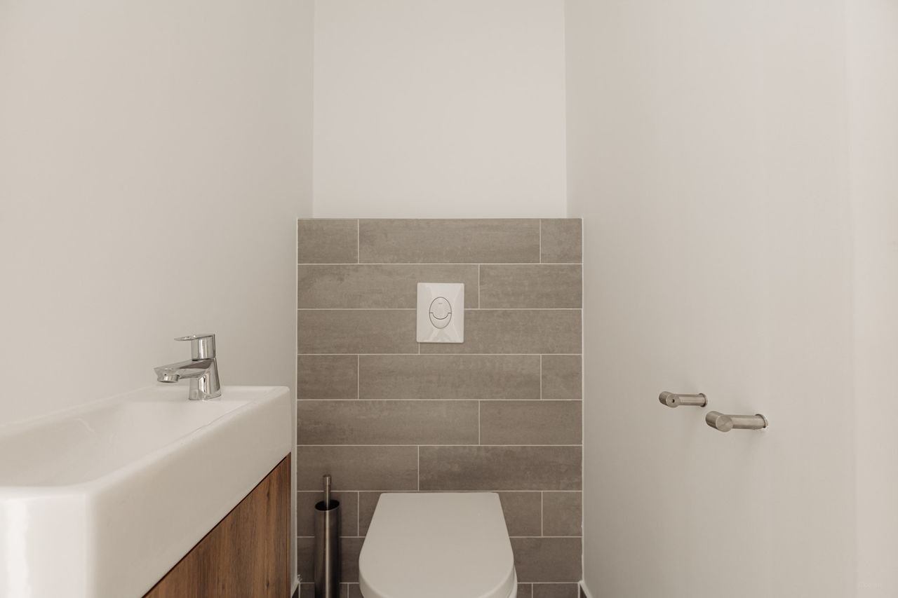 Modern apartment in De Pijp with elevator - Image 13