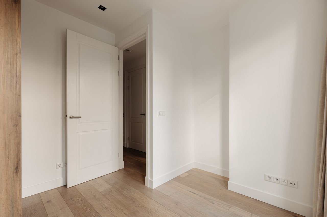 Modern apartment in De Pijp with elevator - Image 11