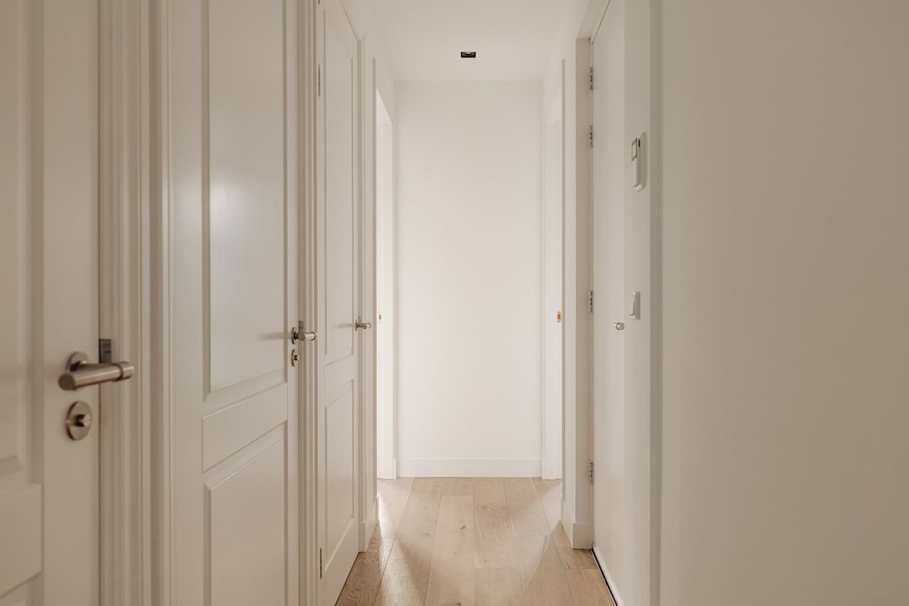 Modern apartment in De Pijp with elevator - Image 9