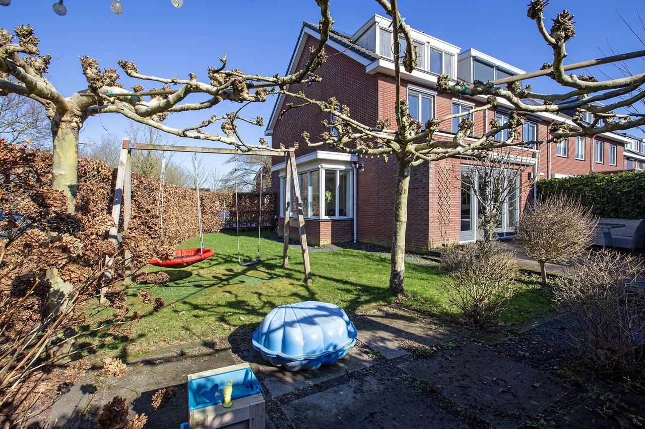 Spacious corner house in green Harmelen - Image 18