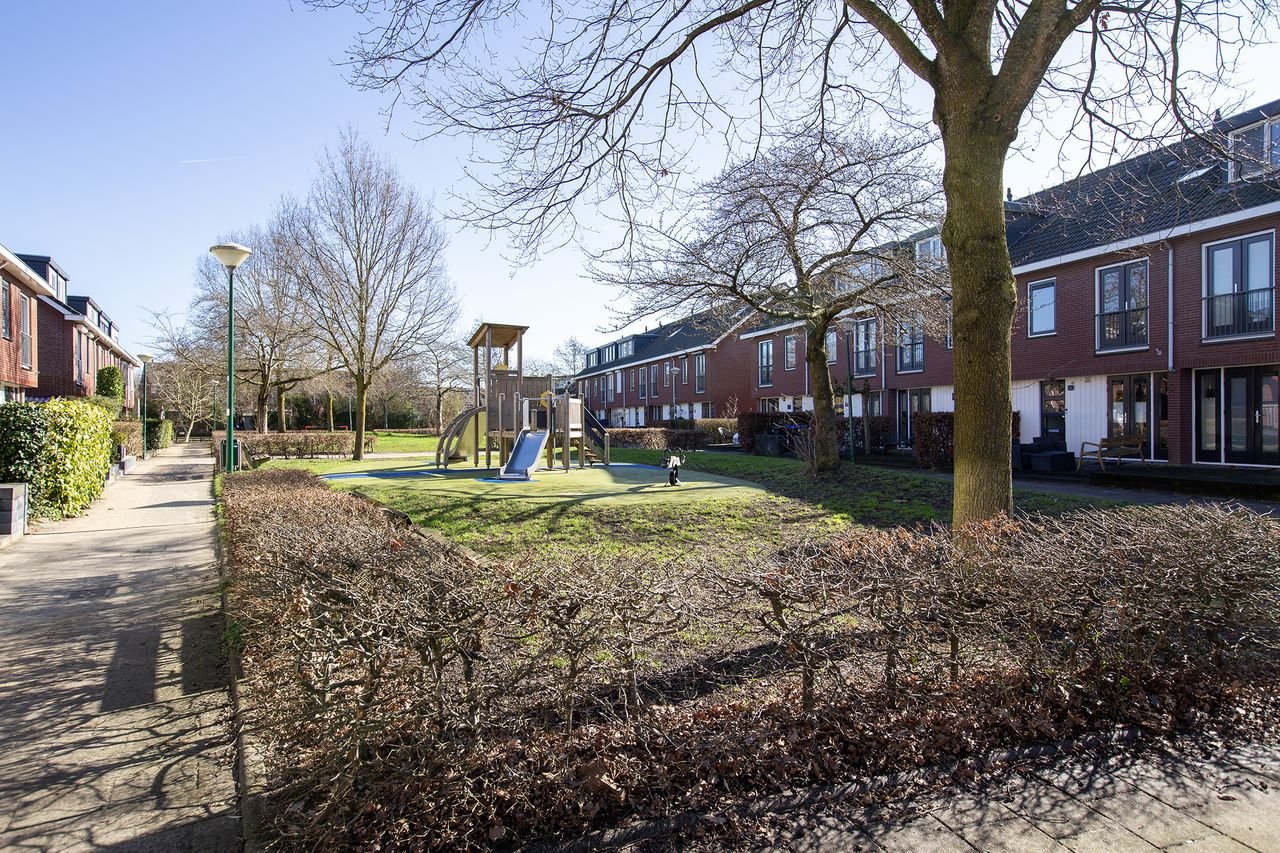 Spacious corner house in green Harmelen - Image 35