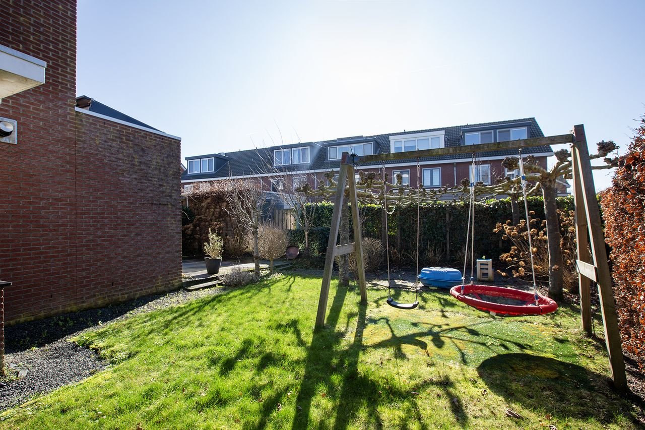 Spacious corner house in green Harmelen - Image 20