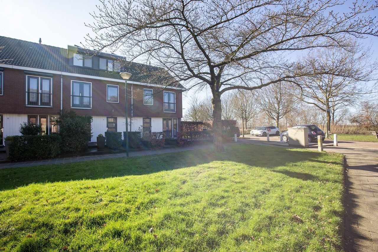 Spacious corner house in green Harmelen - Image 33