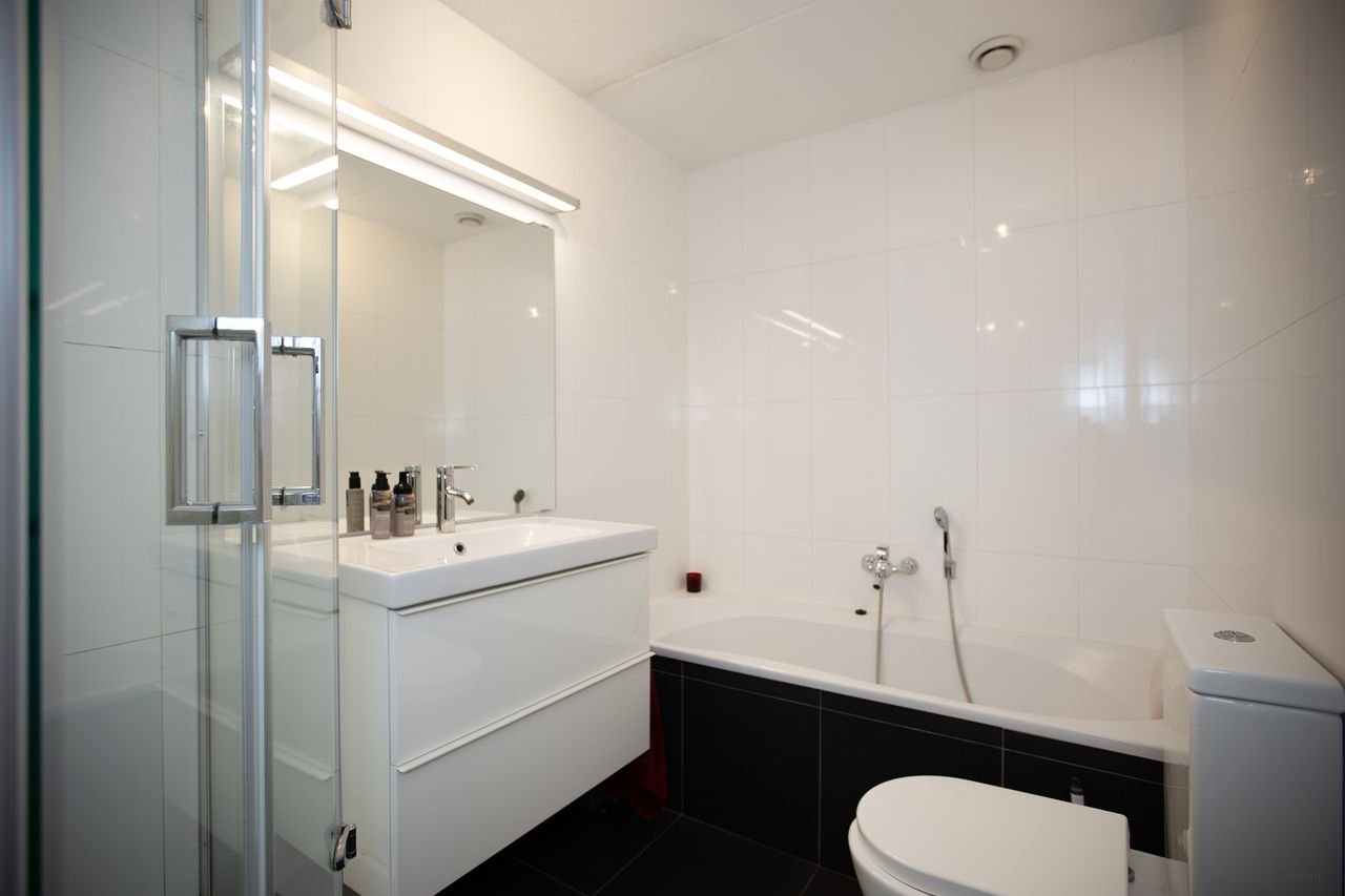 Spacious corner house in green Harmelen - Image 27