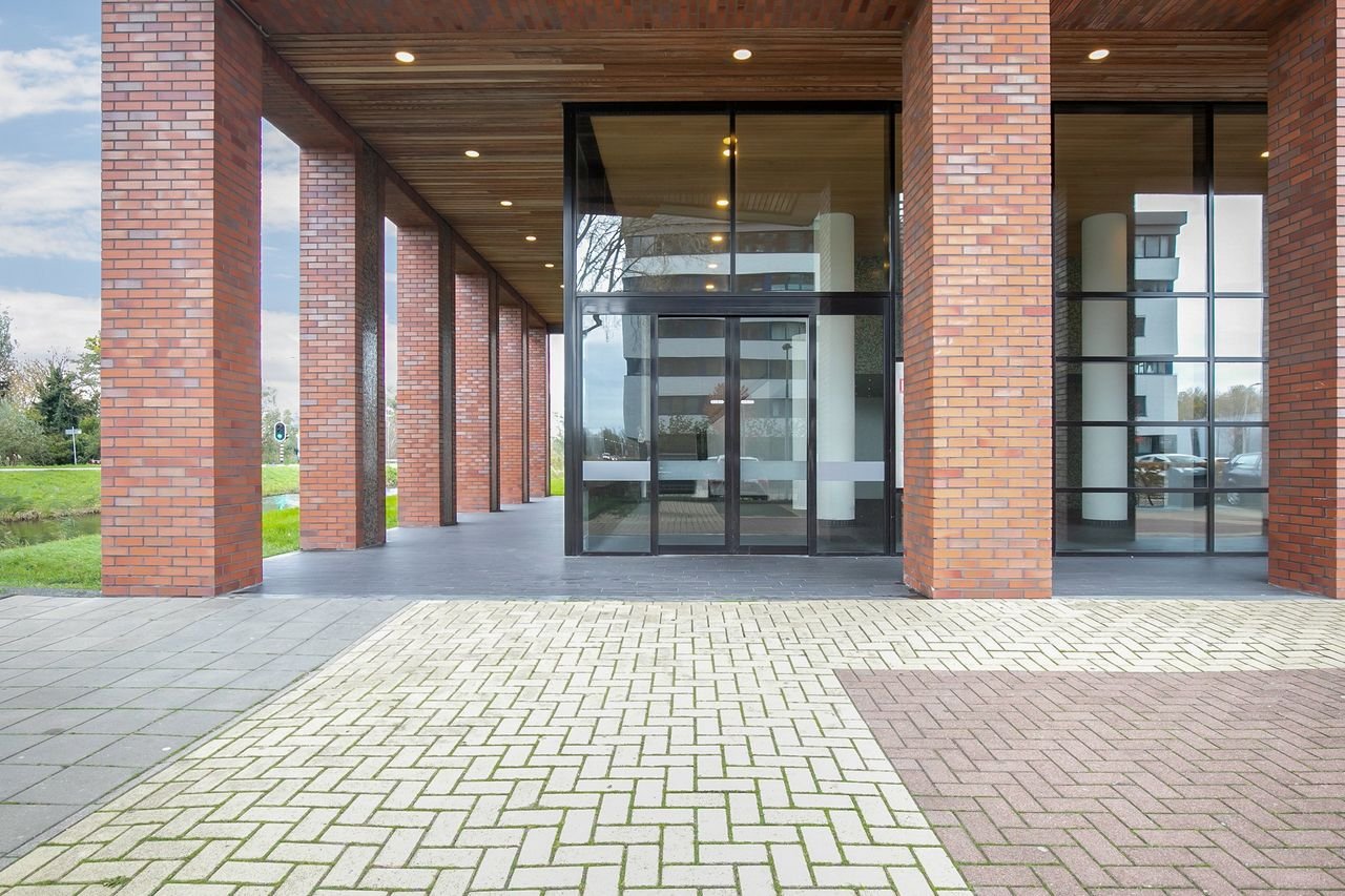 Spacious apartment in Schollevaar - Image 19