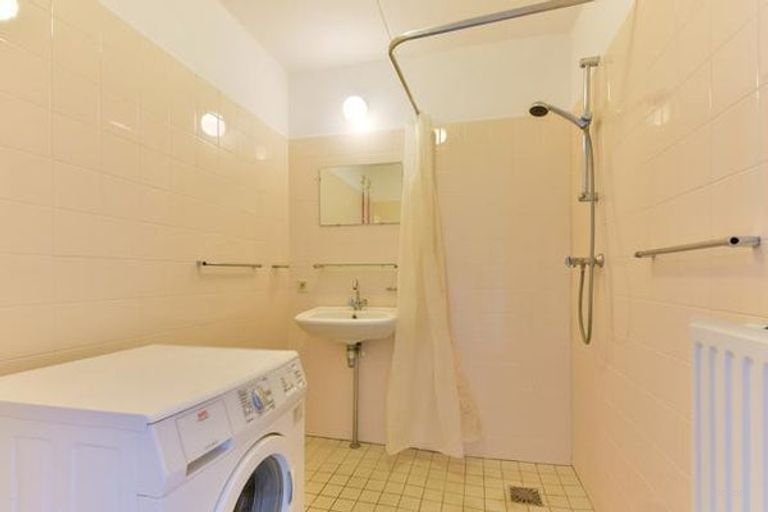 Energy-efficient home near Utrecht Central Station - Image 3