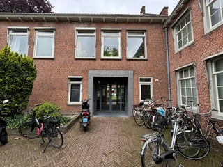 Gerenoveerd appartement in Leids hofje