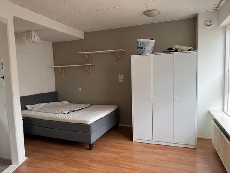 Room with private kitchen in Assendorp - Image 4