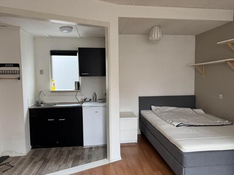 Room with private kitchen in Assendorp - Image 2