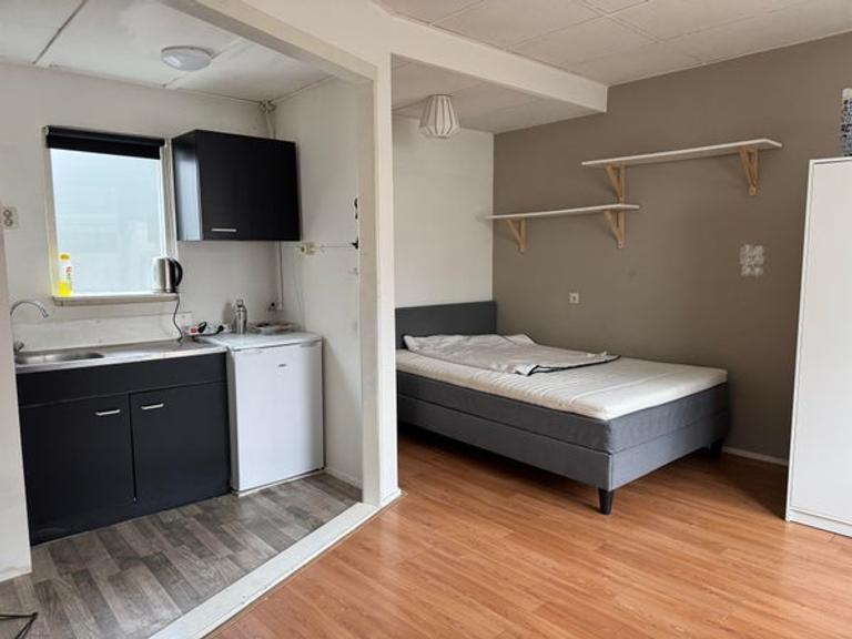 Room with private kitchen in Assendorp - Image 5