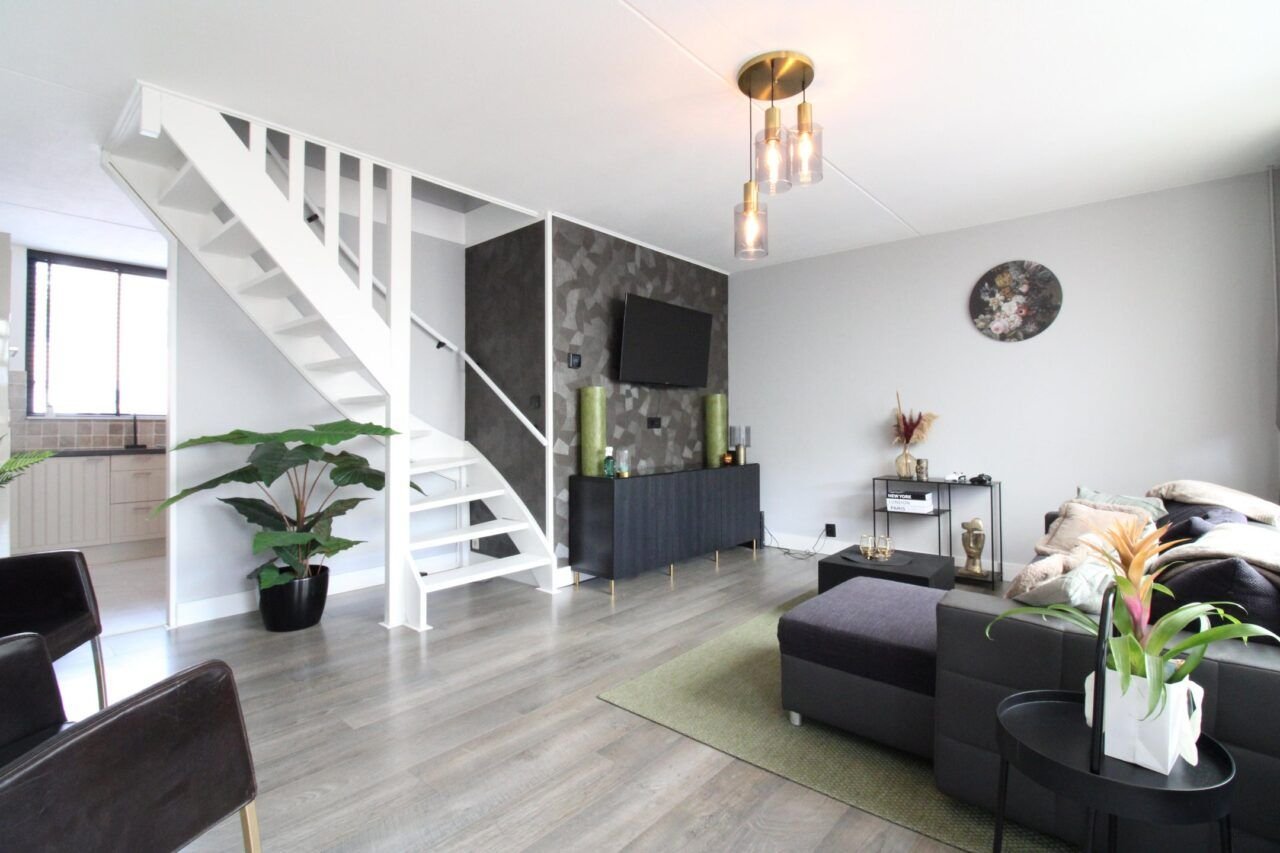 Energy-efficient home with a deep garden - Image 6