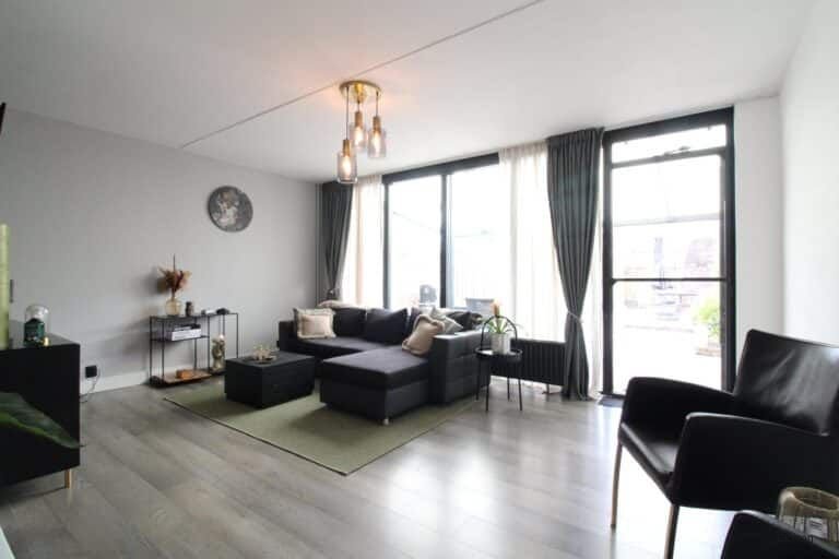 Energy-efficient home with a deep garden - Image 5