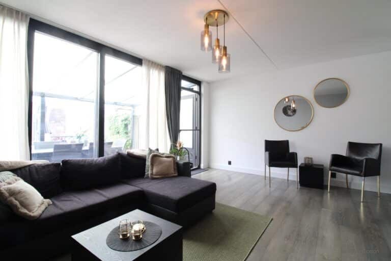 Energy-efficient home with a deep garden - Image 7