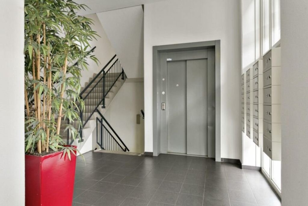 2-bedroom apartment with private parking - Image 3