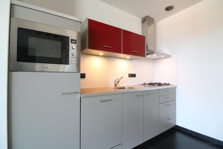 2-bedroom apartment with private parking - Image 9