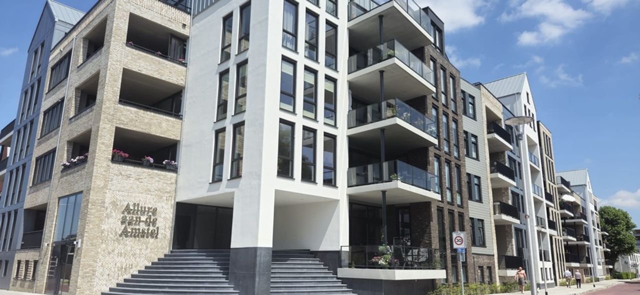 115m² apartment on the Amstel - Image 1