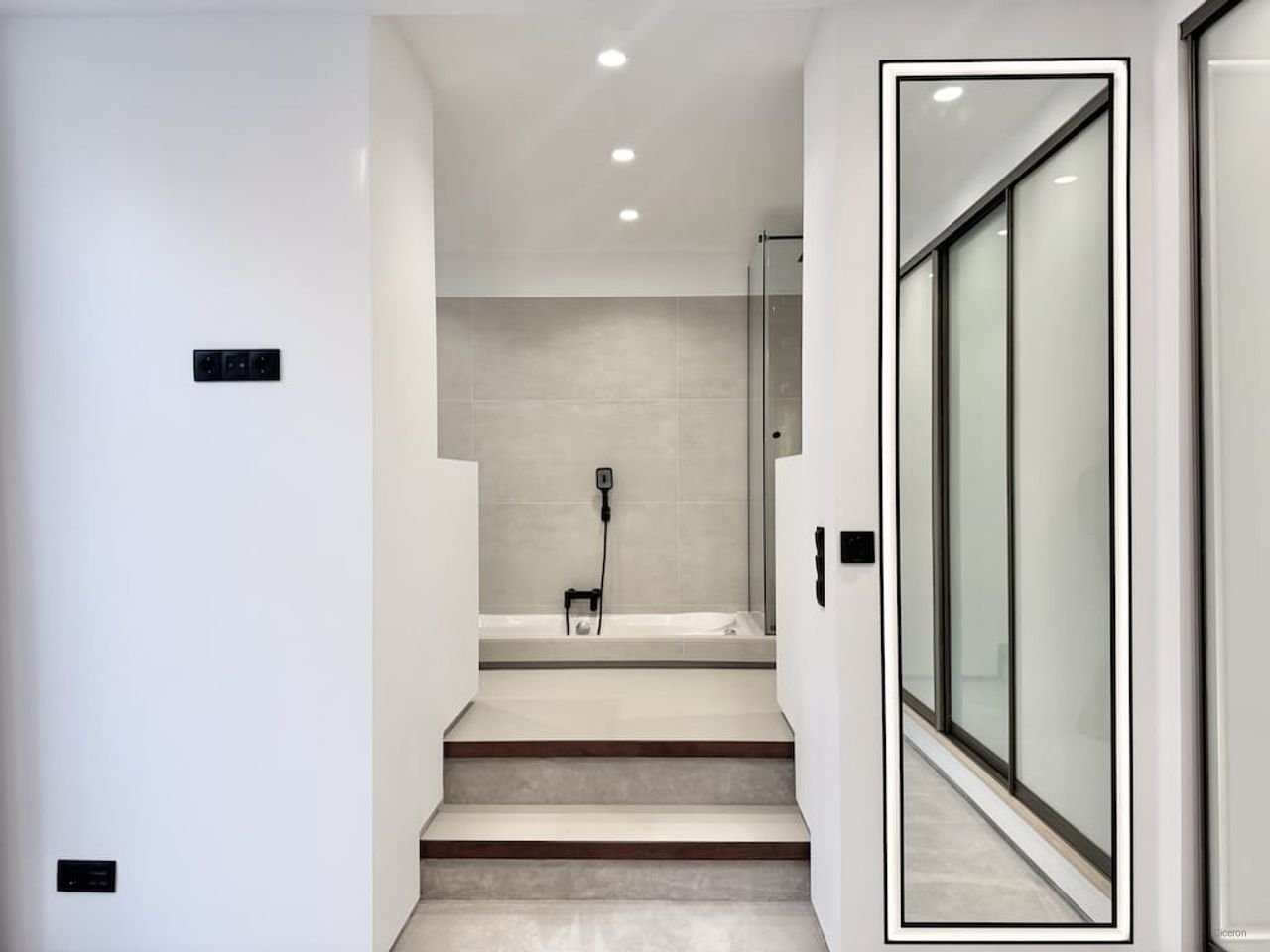 2-bedroom apartment with terrace in De Pijp - Image 10