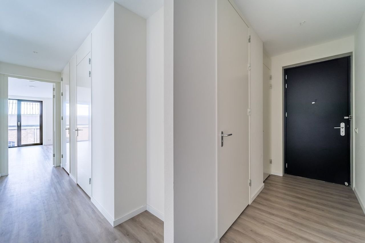 Bright 3-room apartment with balcony on Oostenburg - Image 6