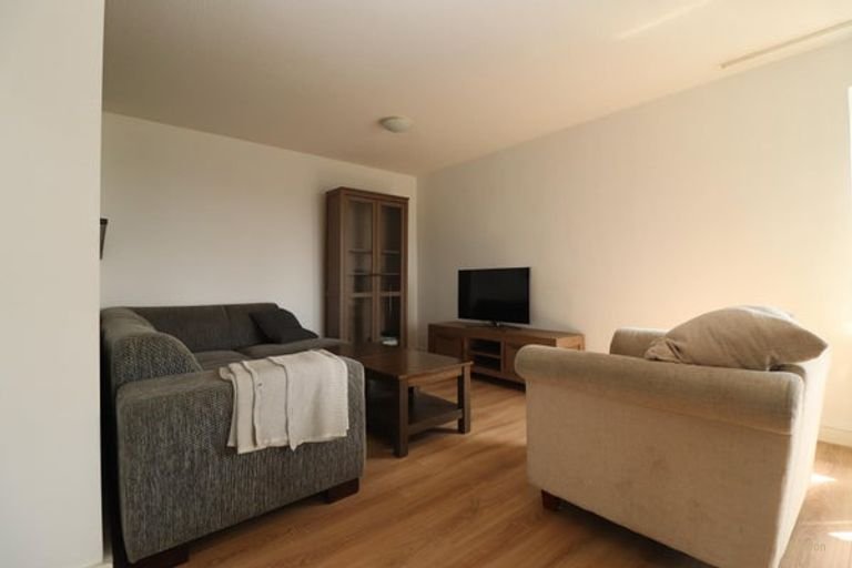 Apartment on the 15th floor with an unobstructed view of the Maas river - Image 4