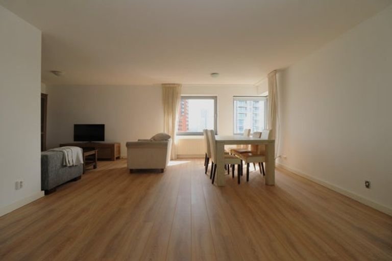 Apartment on the 15th floor with an unobstructed view of the Maas river - Image 3