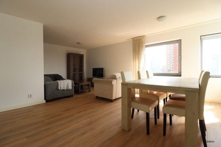 Apartment on the 15th floor with an unobstructed view of the Maas river - Image 2