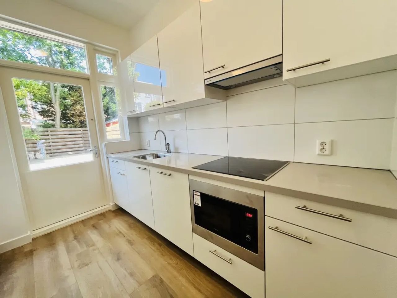 Begane grond appartement met eigen tuin - Afbeelding 2