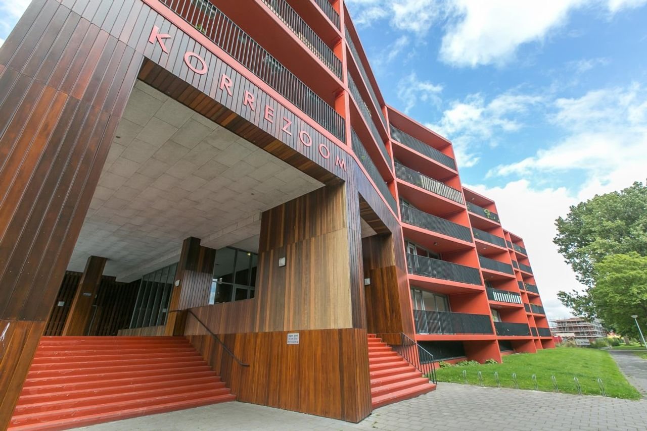 Ruim appartement met balkon en parkeerplaats - Afbeelding 2