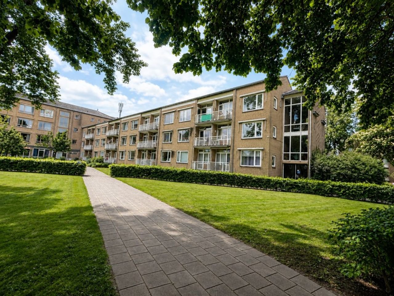 2-room apartment with balcony - Image 1
