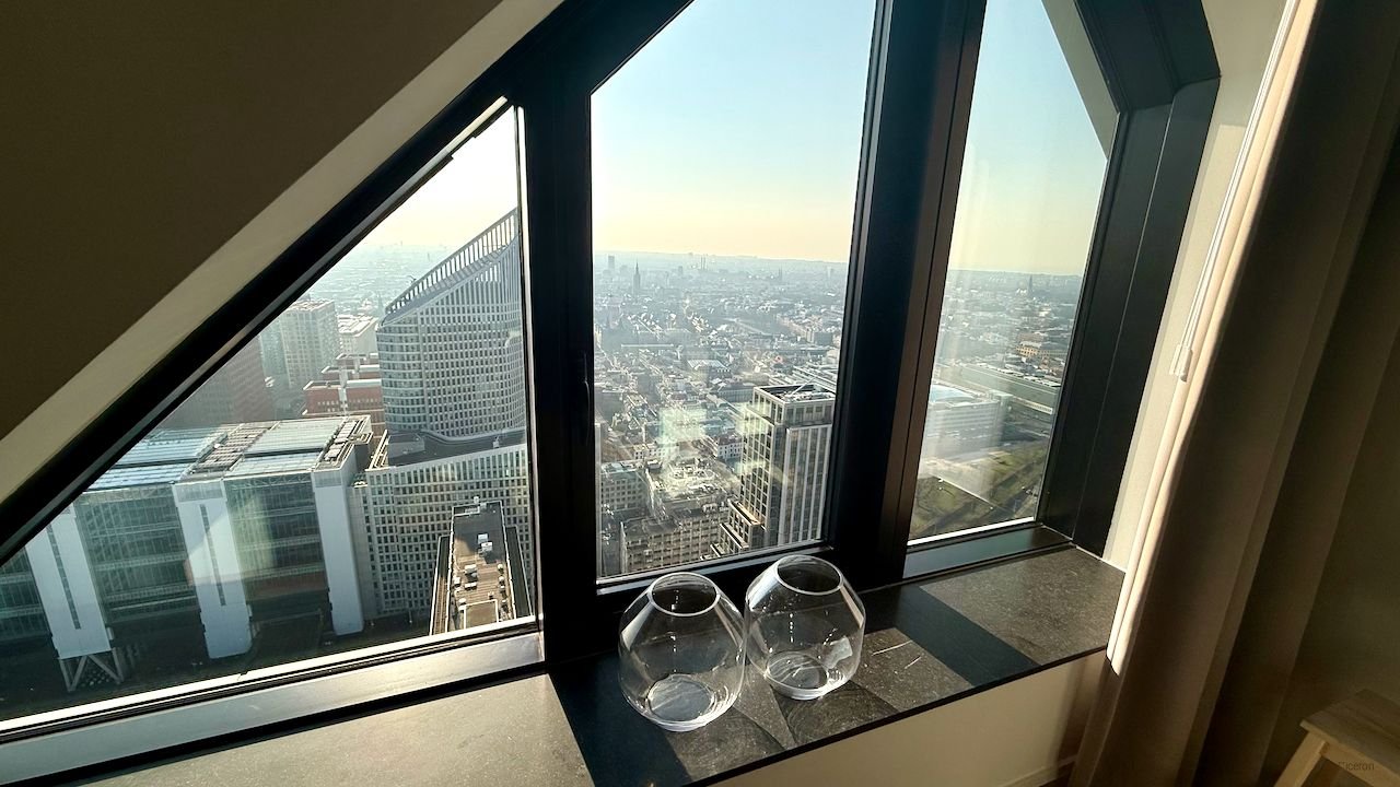 Furnished penthouse on the 40th floor - Image 16